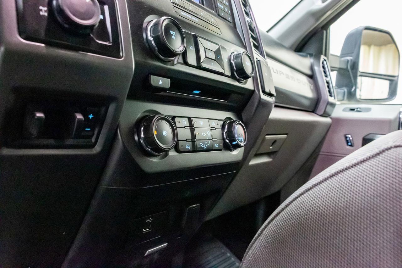 2017 Ford F-350 4x4 Crew Cab XLT Deck Red Deer AB