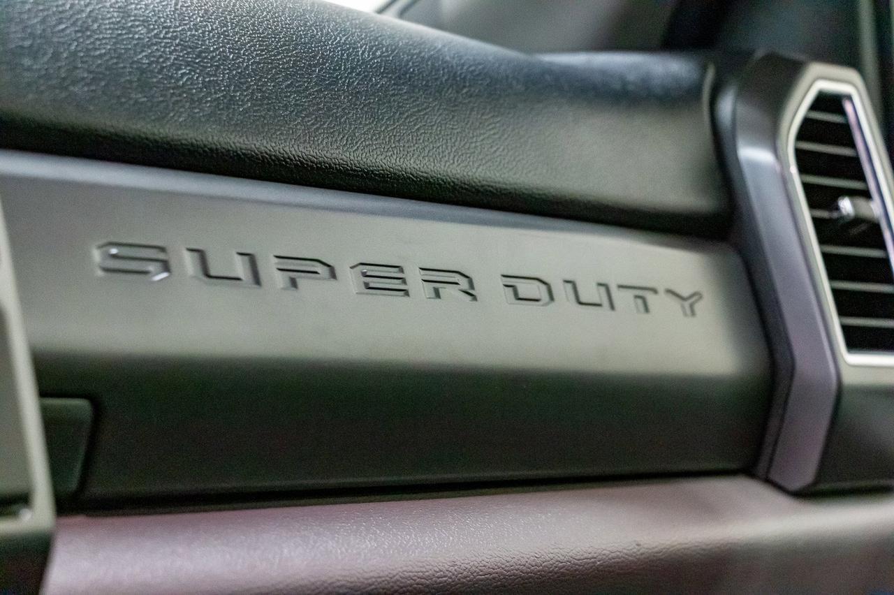 2017 Ford F-350 4x4 Crew Cab XLT Deck Red Deer AB