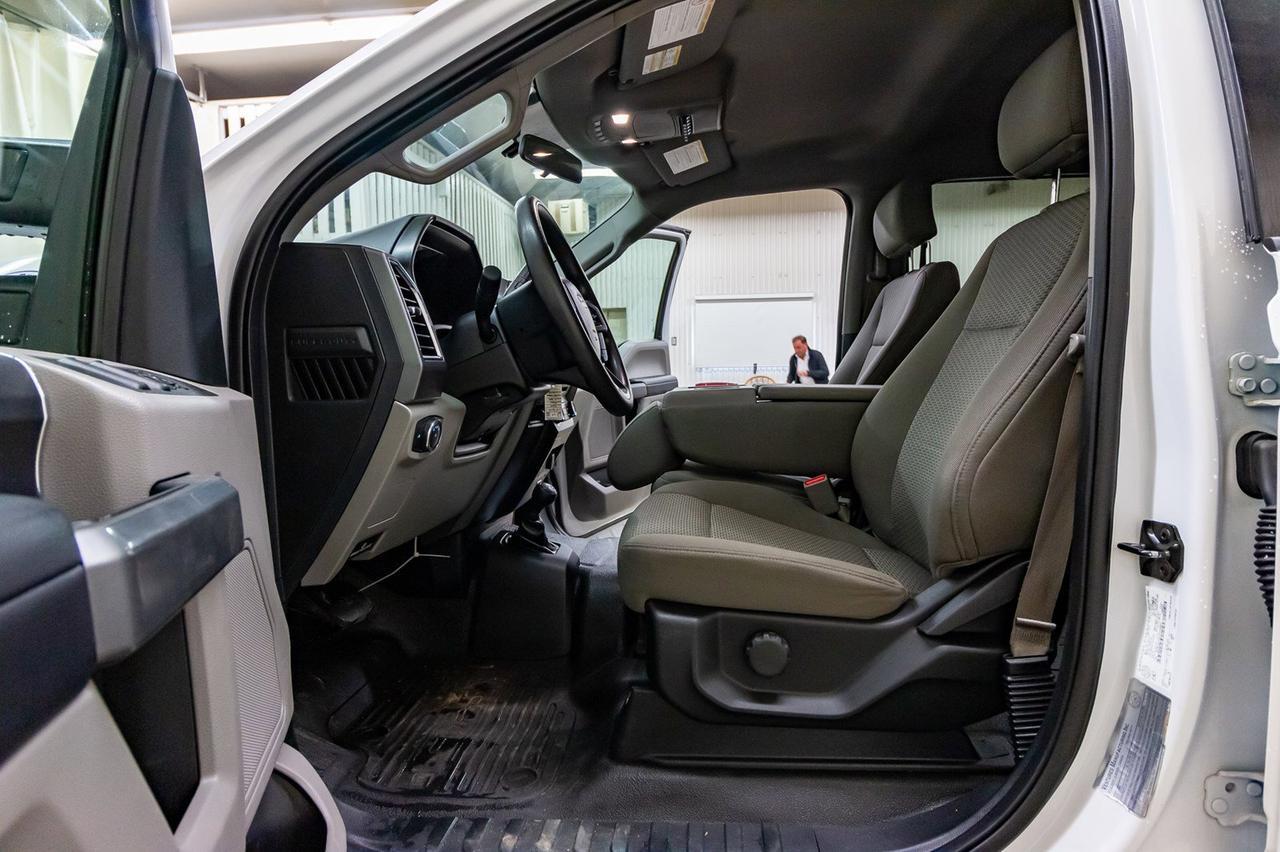 2017 Ford F-350 4x4 Crew Cab XLT Deck Red Deer AB