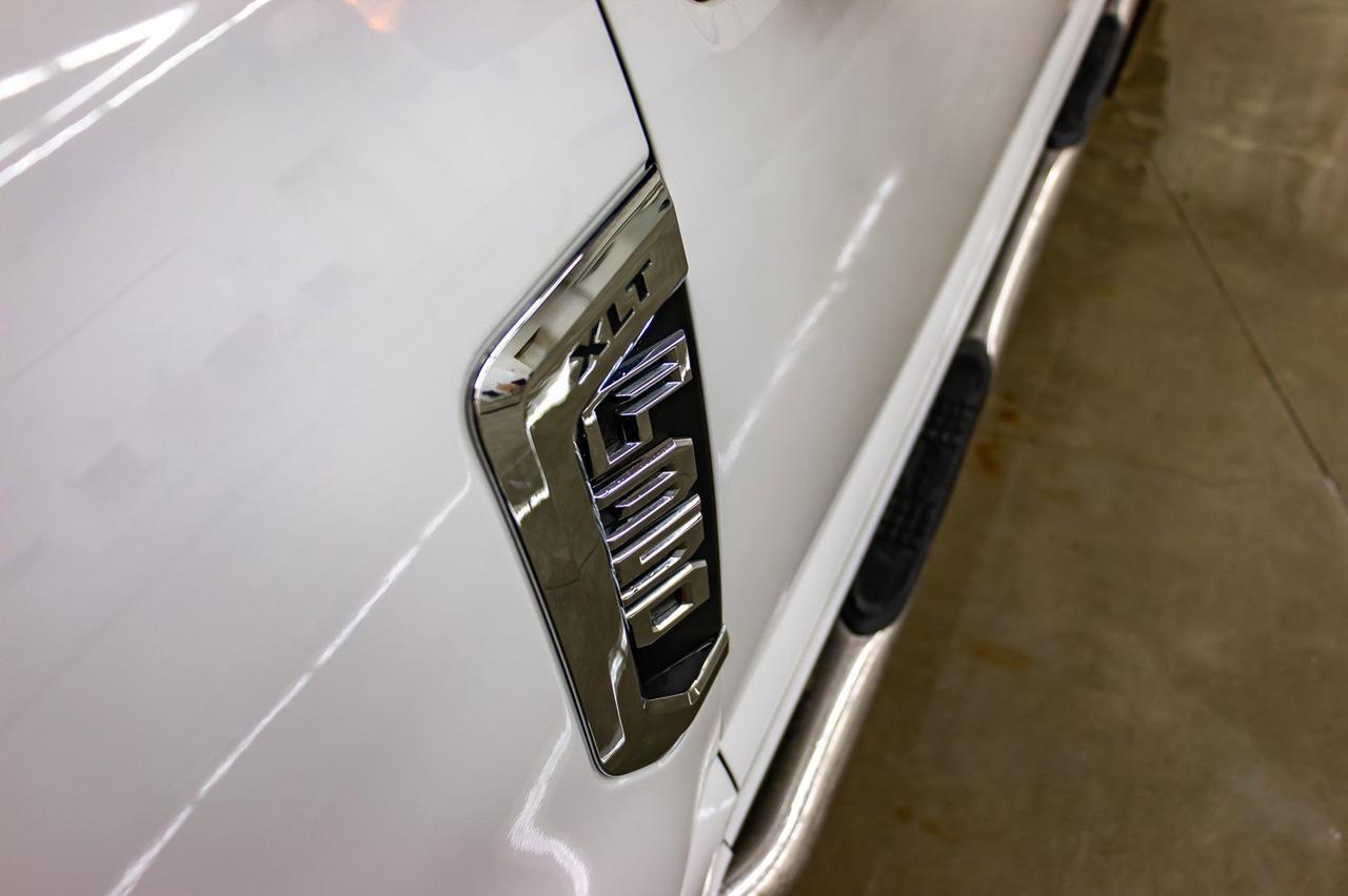 2017 Ford F-350 4x4 Crew Cab XLT Deck Red Deer AB