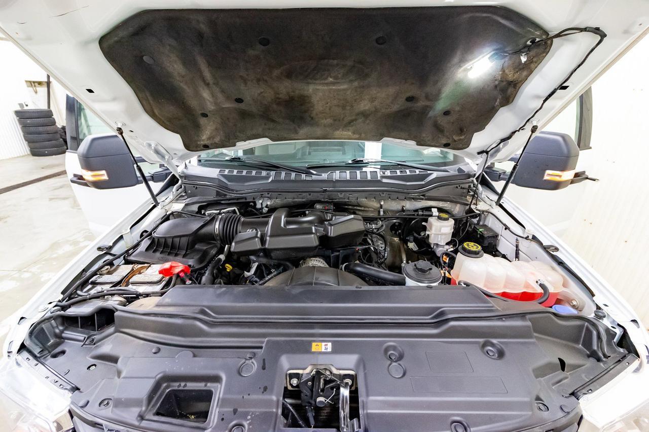 2017 Ford F-350 4x4 Crew Cab XLT Deck Red Deer AB