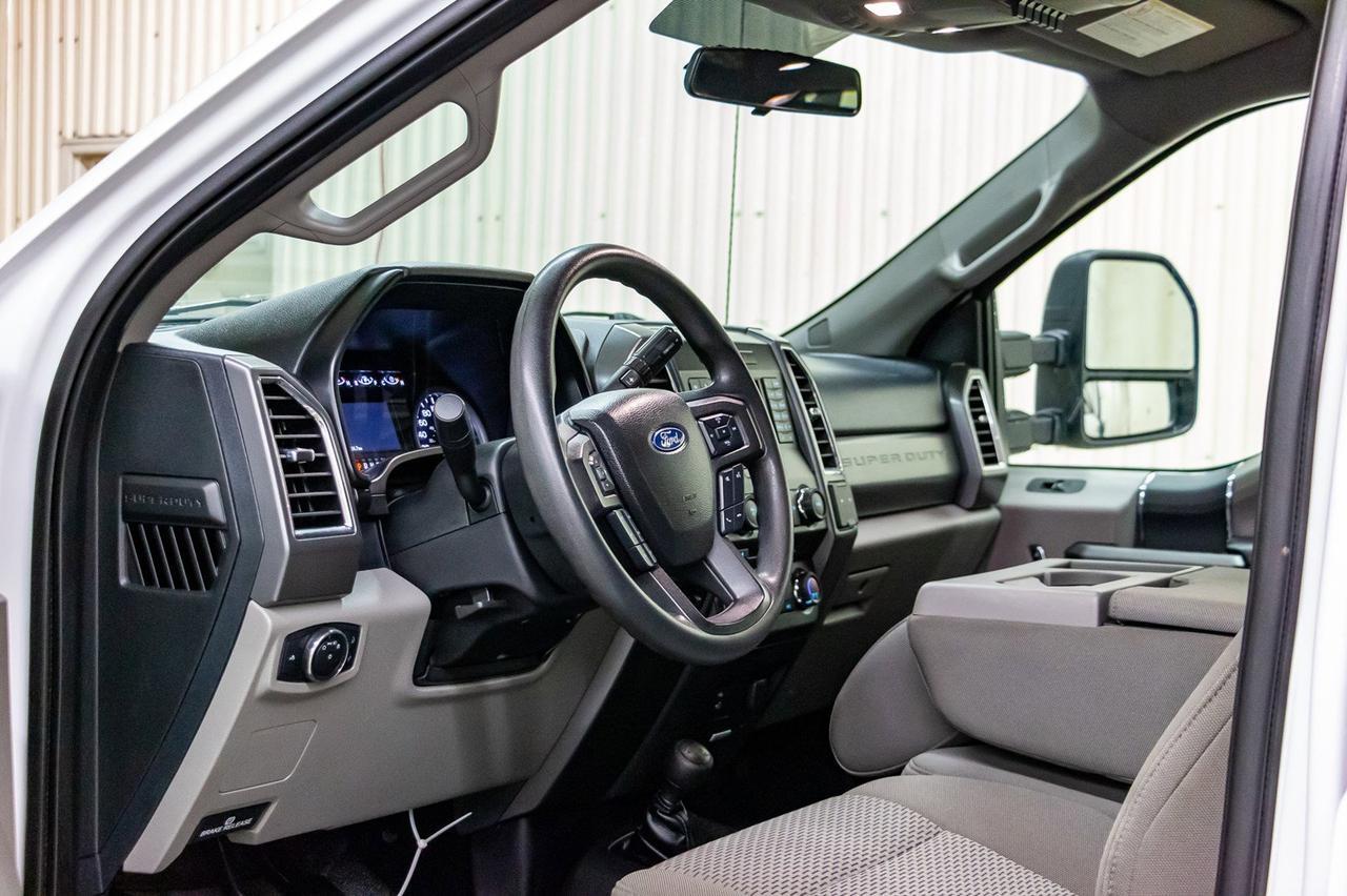 2017 Ford F-350 4x4 Crew Cab XLT Deck Red Deer AB