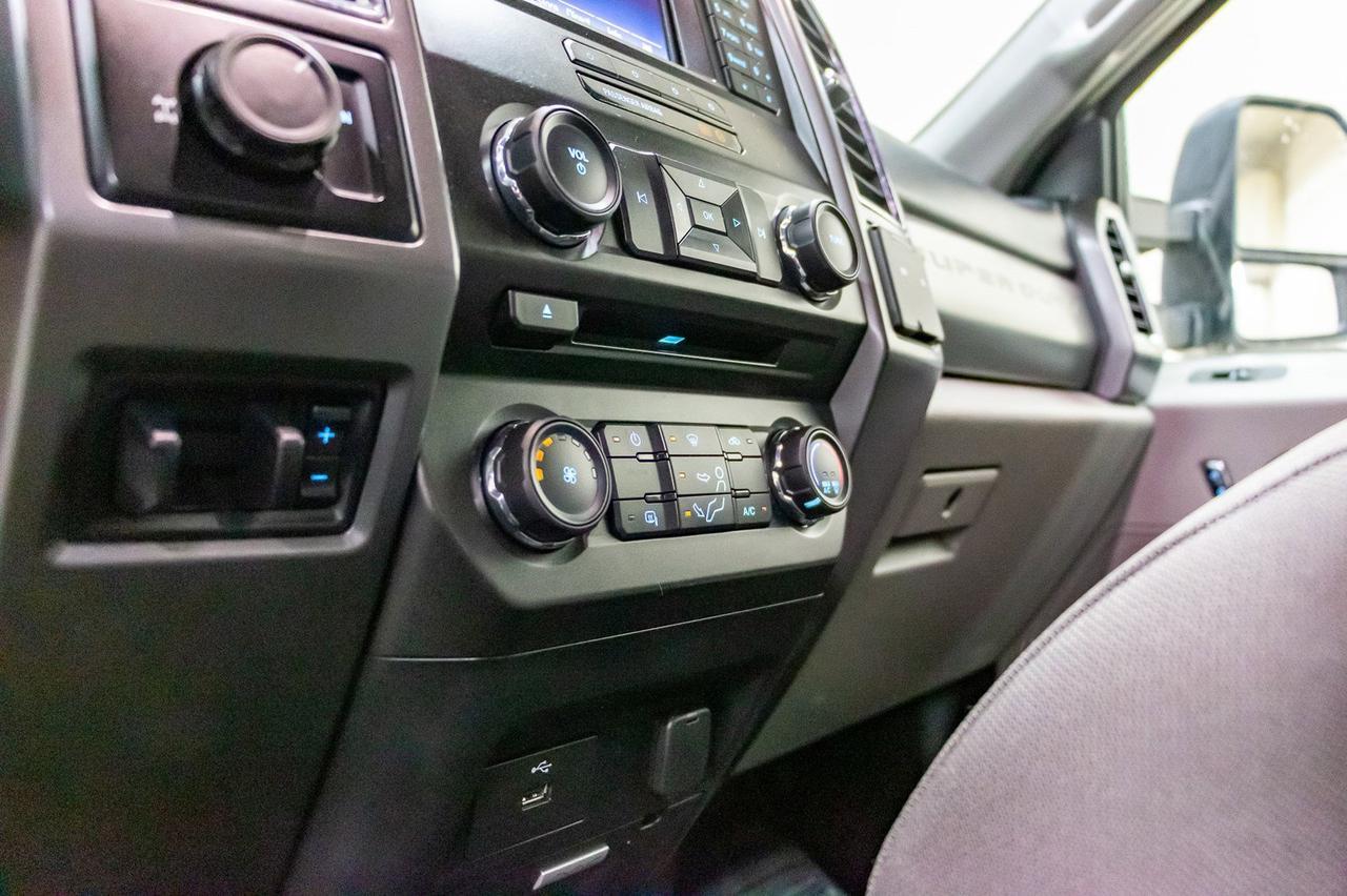 2017 Ford F-350 4x4 Crew Cab XLT Deck Red Deer AB