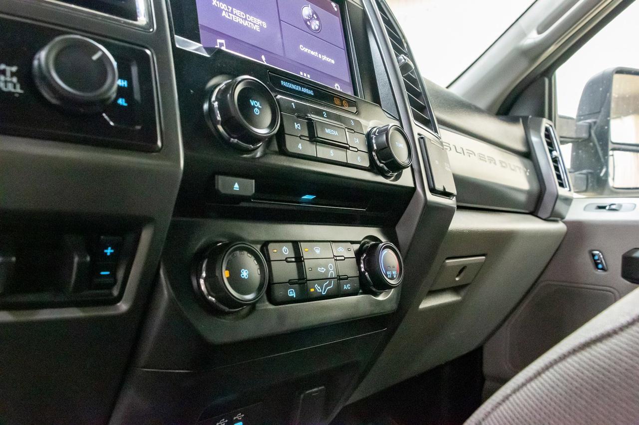 2017 Ford F-350 4x4 Crew Cab XLT Deck Red Deer AB