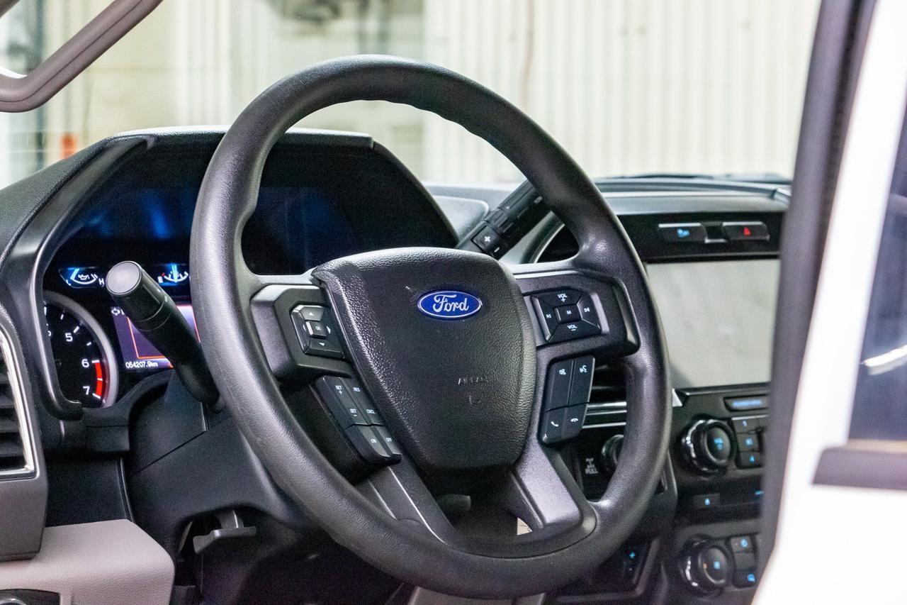 2017 Ford F-350 4x4 Crew Cab XLT Deck Red Deer AB