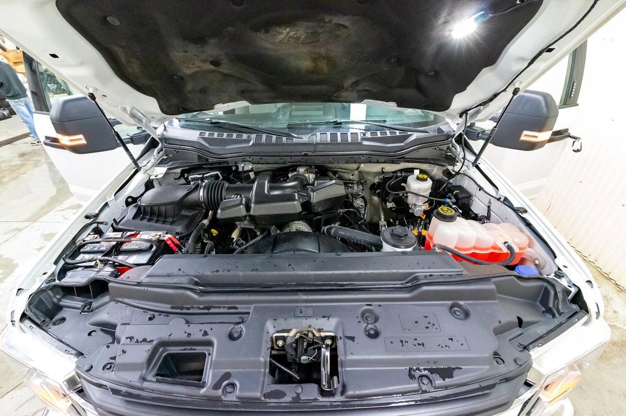 2017 Ford F-350 4x4 Crew Cab XLT Deck Red Deer AB