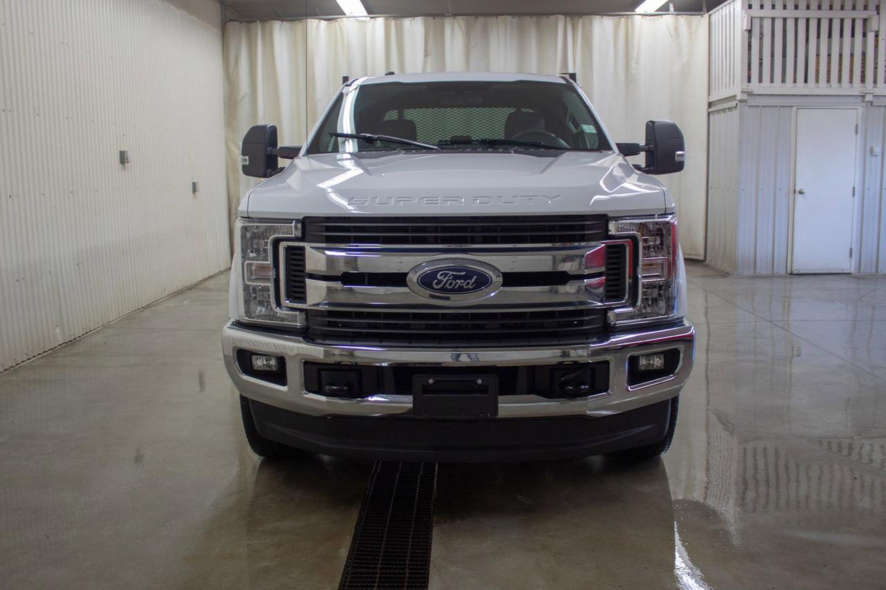 2017 Ford F-350 4x4 Crew Cab XLT Deck Red Deer AB