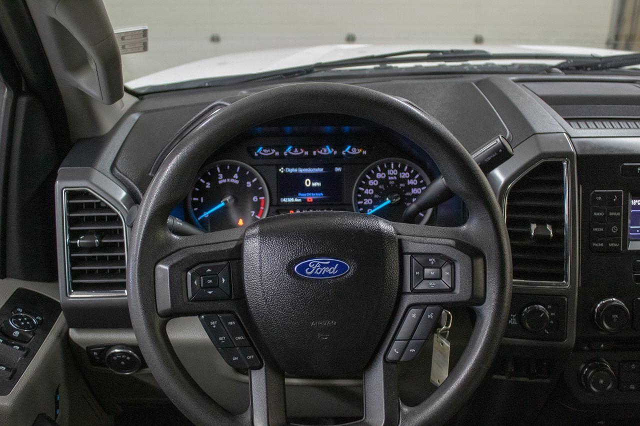 2017 Ford F-350 4x4 Crew Cab XLT Deck Red Deer AB