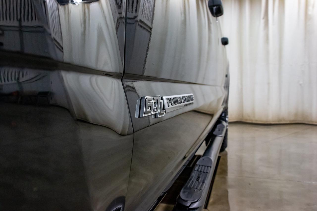 2017 Ford F-350 4x4 Crew Cab XLT Diesel BCam Red Deer AB