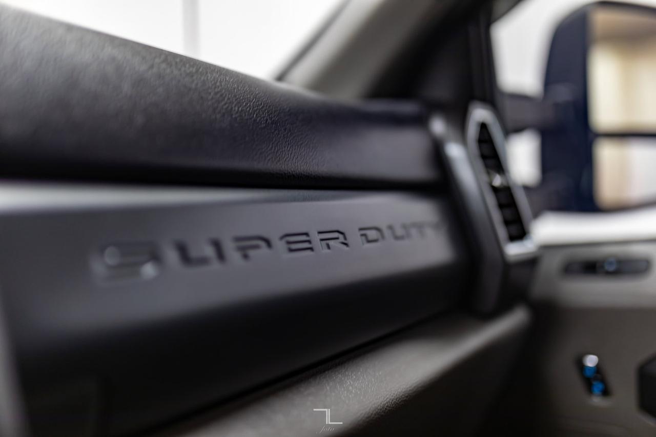 2017 Ford F-350 4x4 Crew Cab XLT Diesel Nav BCam Red Deer AB