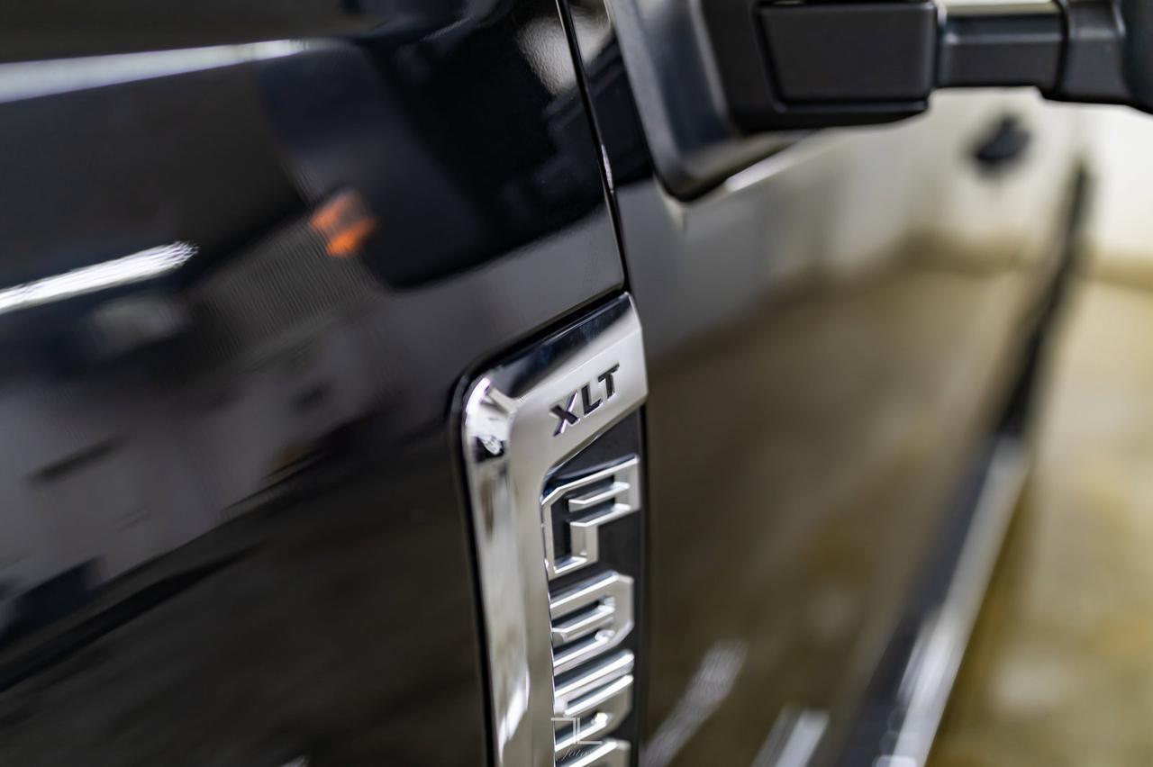 2017 Ford F-350 4x4 Crew Cab XLT Diesel Nav BCam Red Deer AB