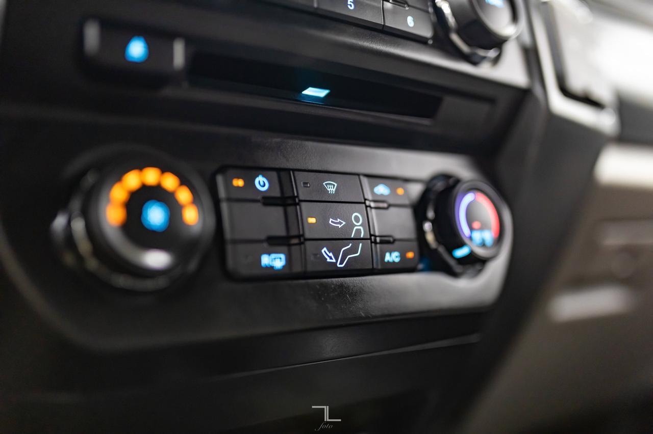 2017 Ford F-350 4x4 Crew Cab XLT Diesel Nav BCam Red Deer AB