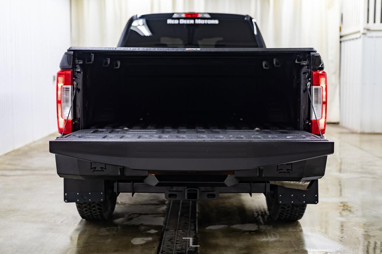 2017 Ford F-350 4x4 Crew Cab XLT Diesel Nav BCam Red Deer AB