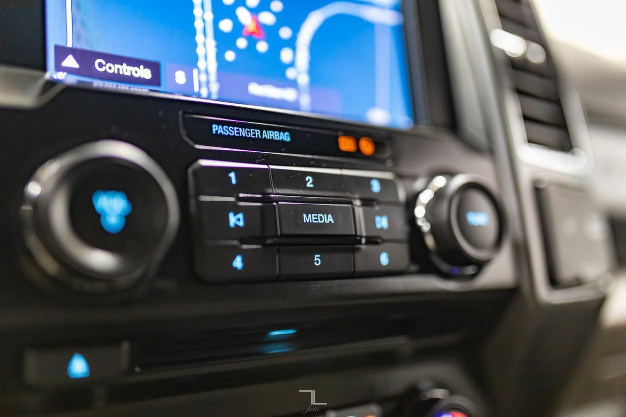 2017 Ford F-350 4x4 Crew Cab XLT Diesel Nav BCam Red Deer AB