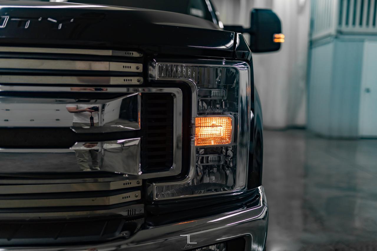 2017 Ford F-350 4x4 Crew Cab XLT Diesel Nav BCam Red Deer AB