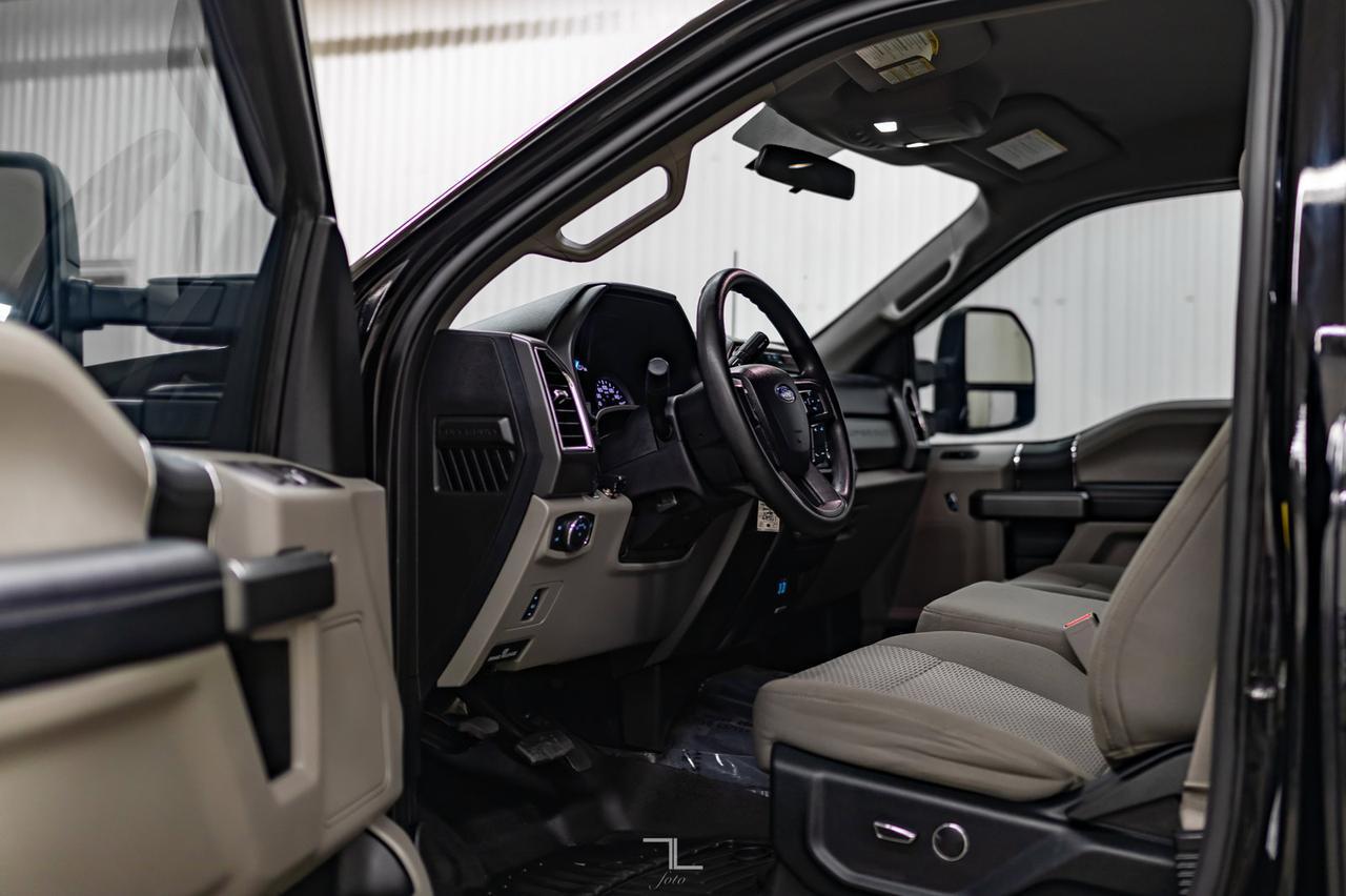 2017 Ford F-350 4x4 Crew Cab XLT Diesel Nav BCam Red Deer AB