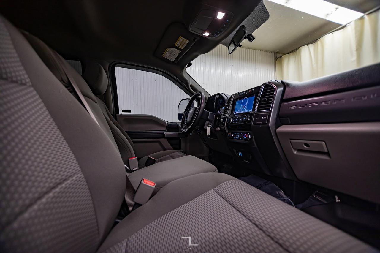 2017 Ford F-350 4x4 Crew Cab XLT Diesel Nav BCam Red Deer AB