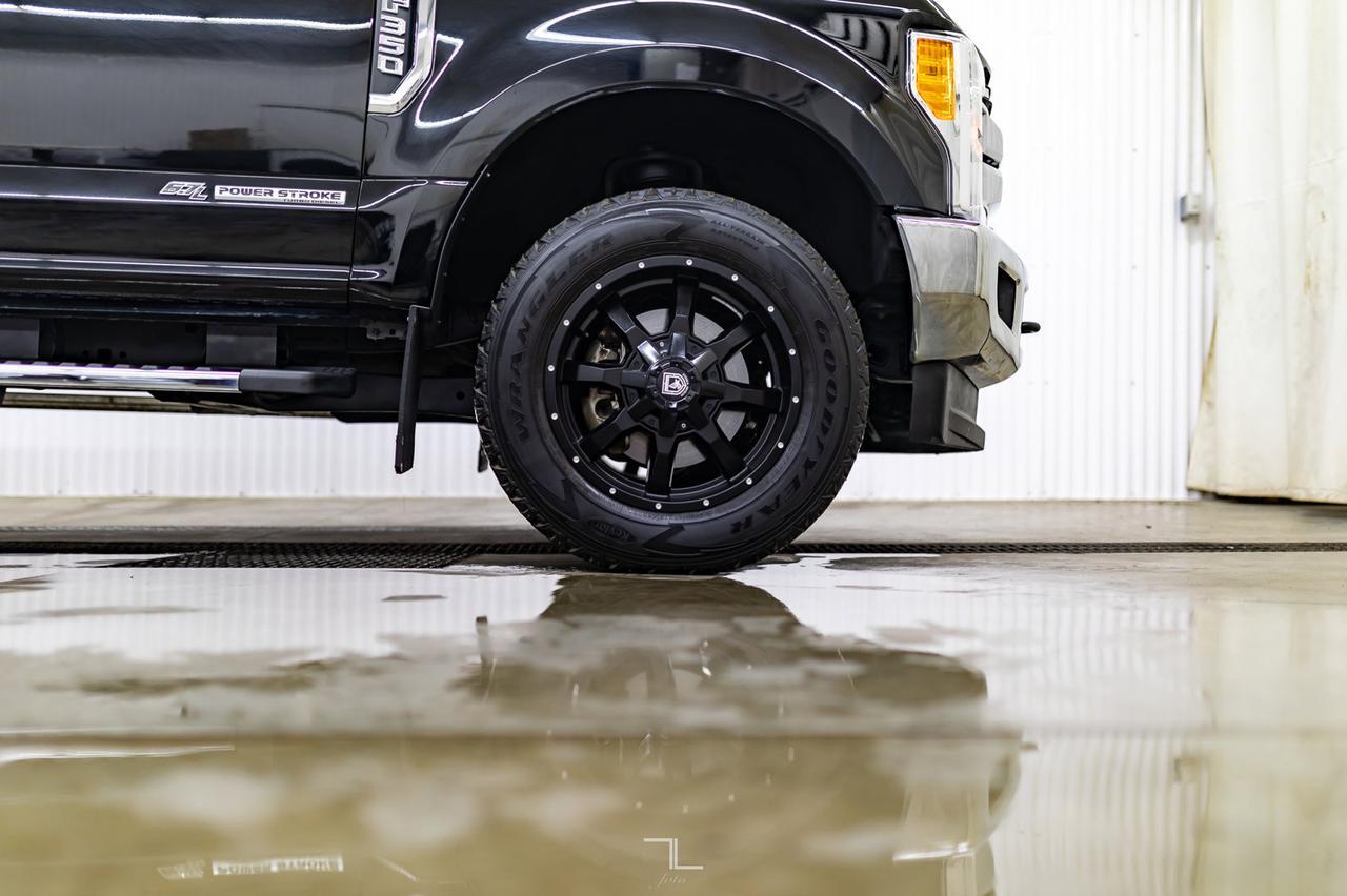 2017 Ford F-350 4x4 Crew Cab XLT Diesel Nav BCam Red Deer AB