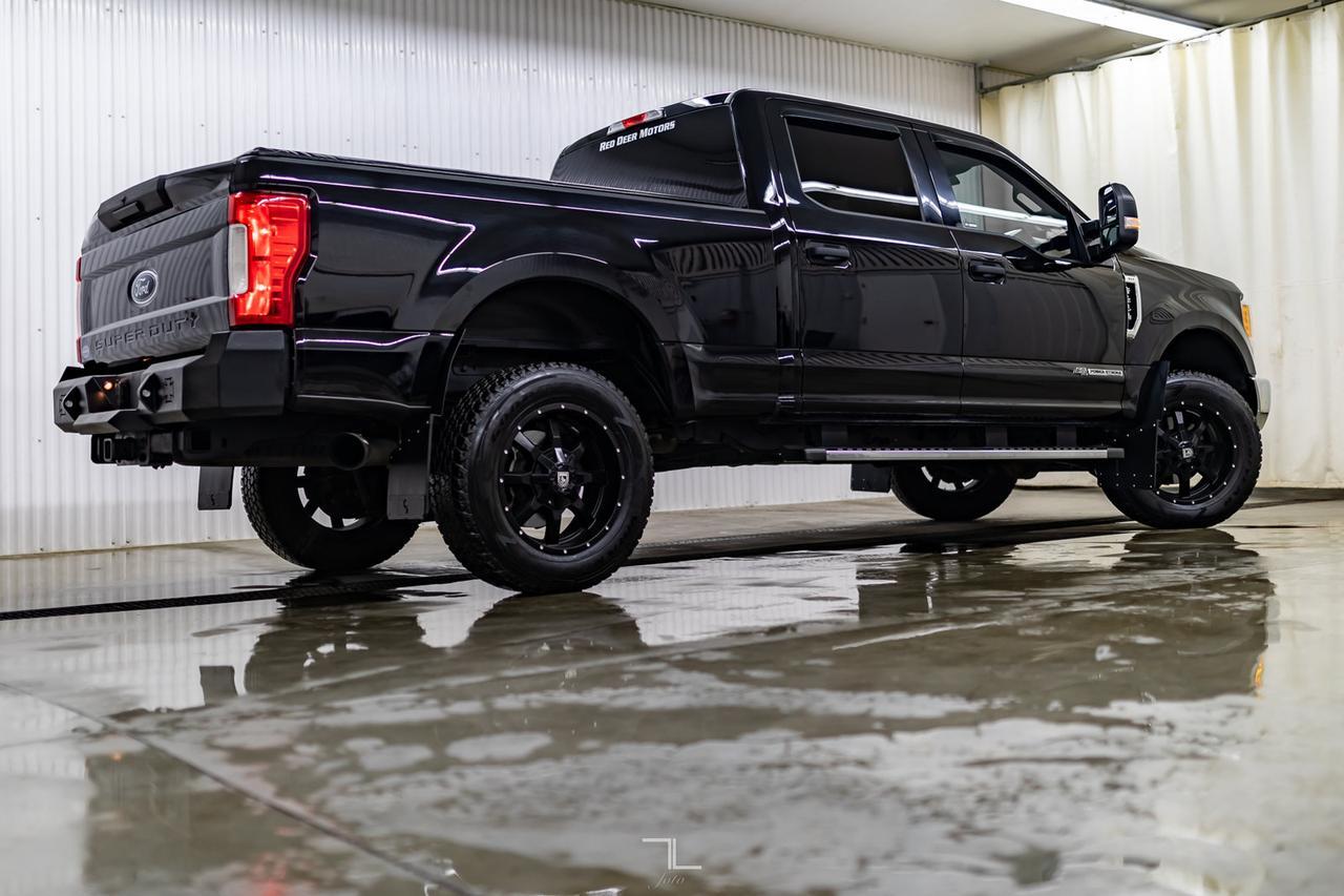 2017 Ford F-350 4x4 Crew Cab XLT Diesel Nav BCam Red Deer AB