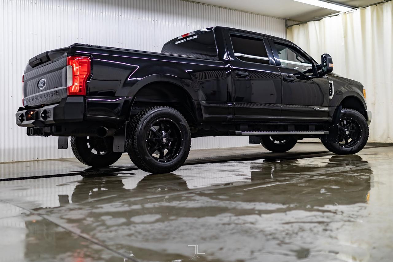 2017 Ford F-350 4x4 Crew Cab XLT Diesel Nav BCam Red Deer AB