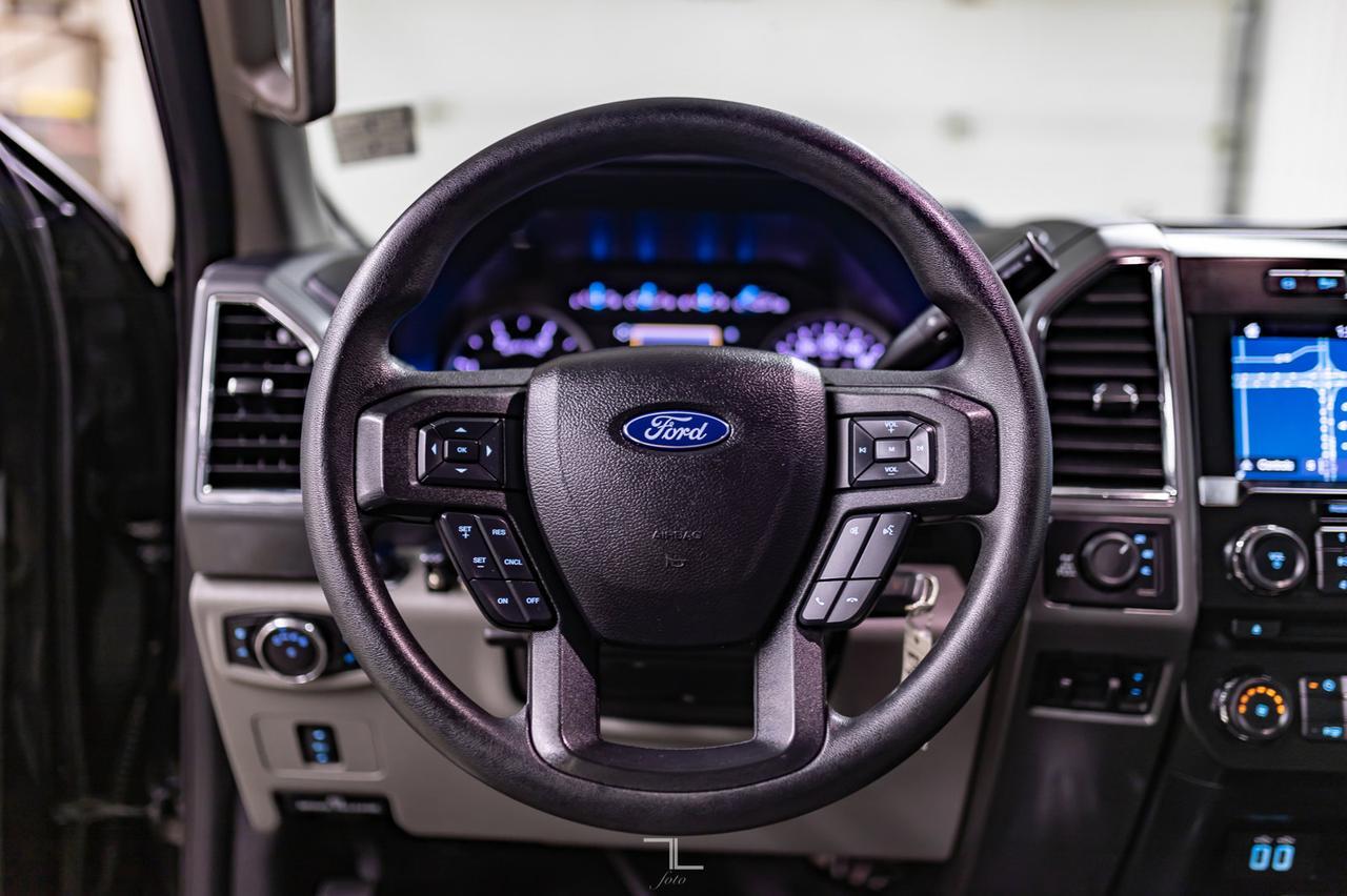 2017 Ford F-350 4x4 Crew Cab XLT Diesel Nav BCam Red Deer AB