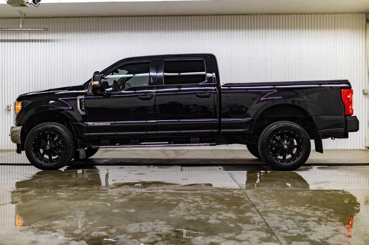 2017 Ford F-350 4x4 Crew Cab XLT Diesel Nav BCam Red Deer AB