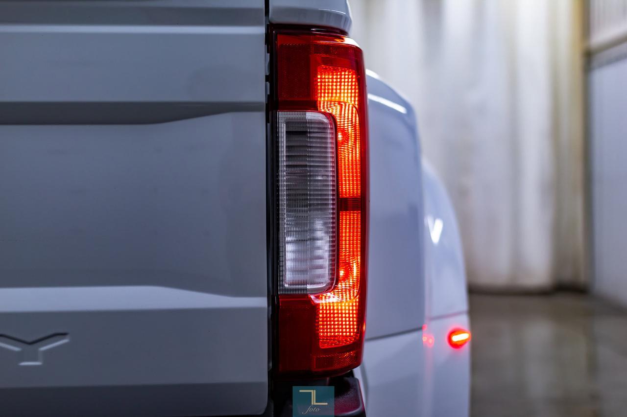 2017 Ford F-350 4x4 Crew Cab XLT Dually Diesel Nav BCam Red Deer AB