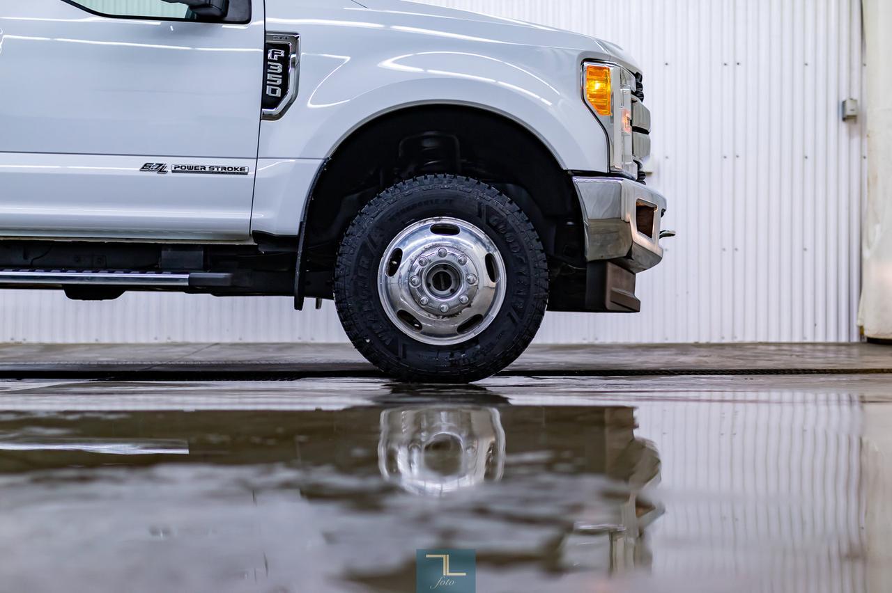 2017 Ford F-350 4x4 Crew Cab XLT Dually Diesel Nav BCam Red Deer AB
