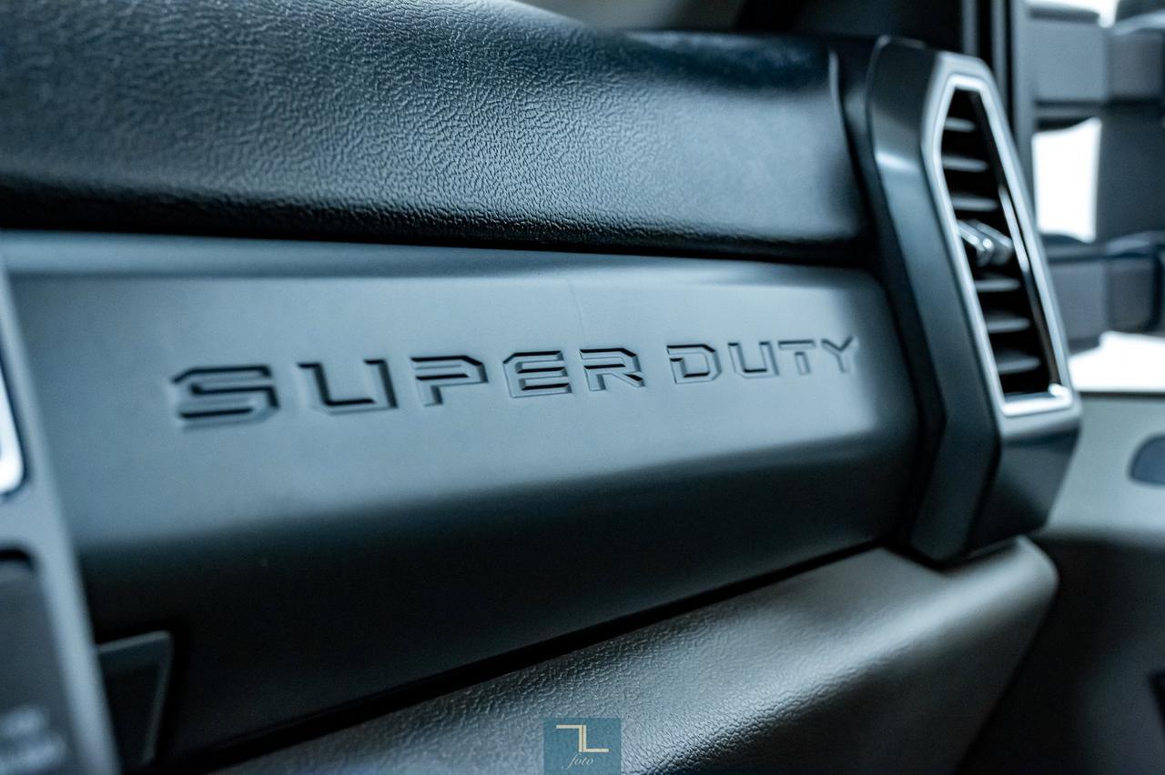 2017 Ford F-350 4x4 Crew Cab XLT Dually Diesel Nav BCam Red Deer AB