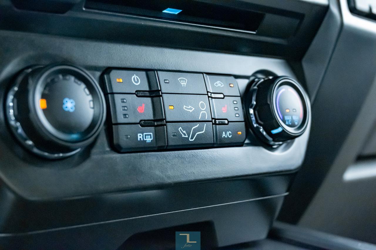 2017 Ford F-350 4x4 Crew Cab XLT Dually Diesel Nav BCam Red Deer AB