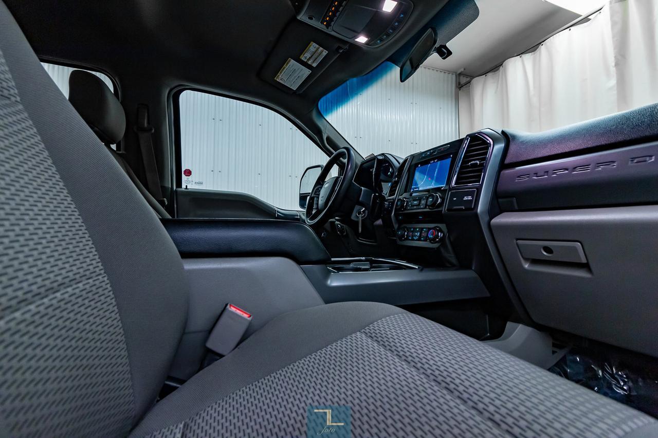 2017 Ford F-350 4x4 Crew Cab XLT Dually Diesel Nav BCam Red Deer AB