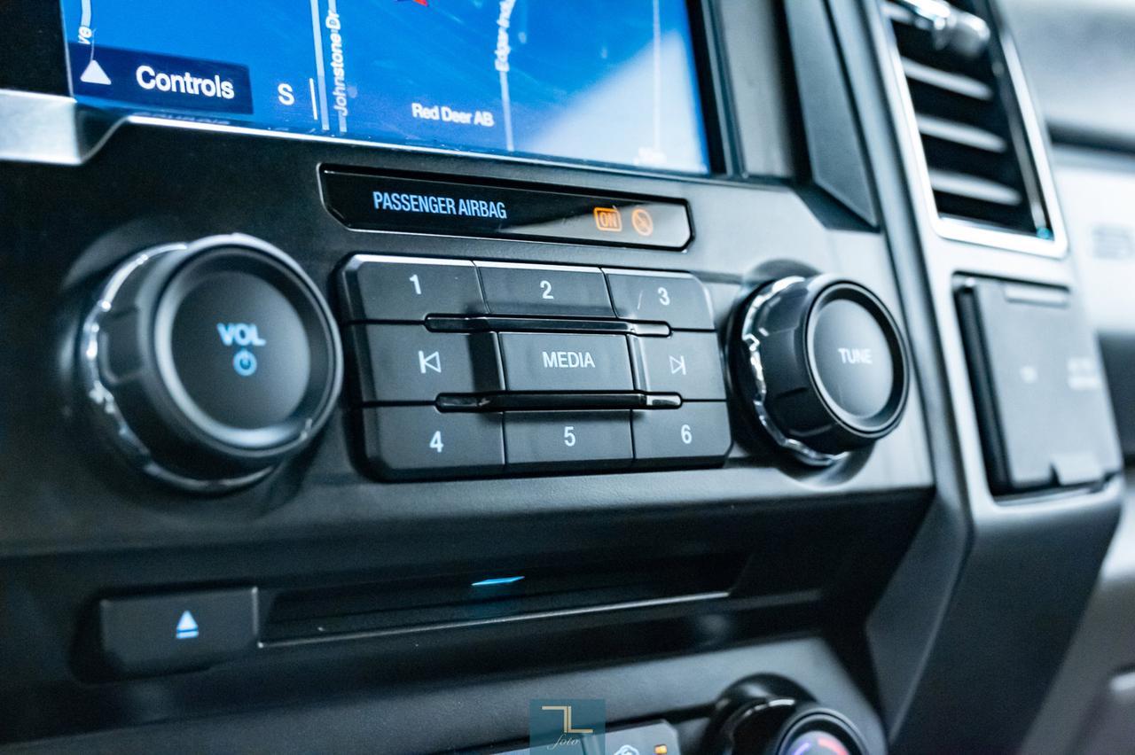 2017 Ford F-350 4x4 Crew Cab XLT Dually Diesel Nav BCam Red Deer AB