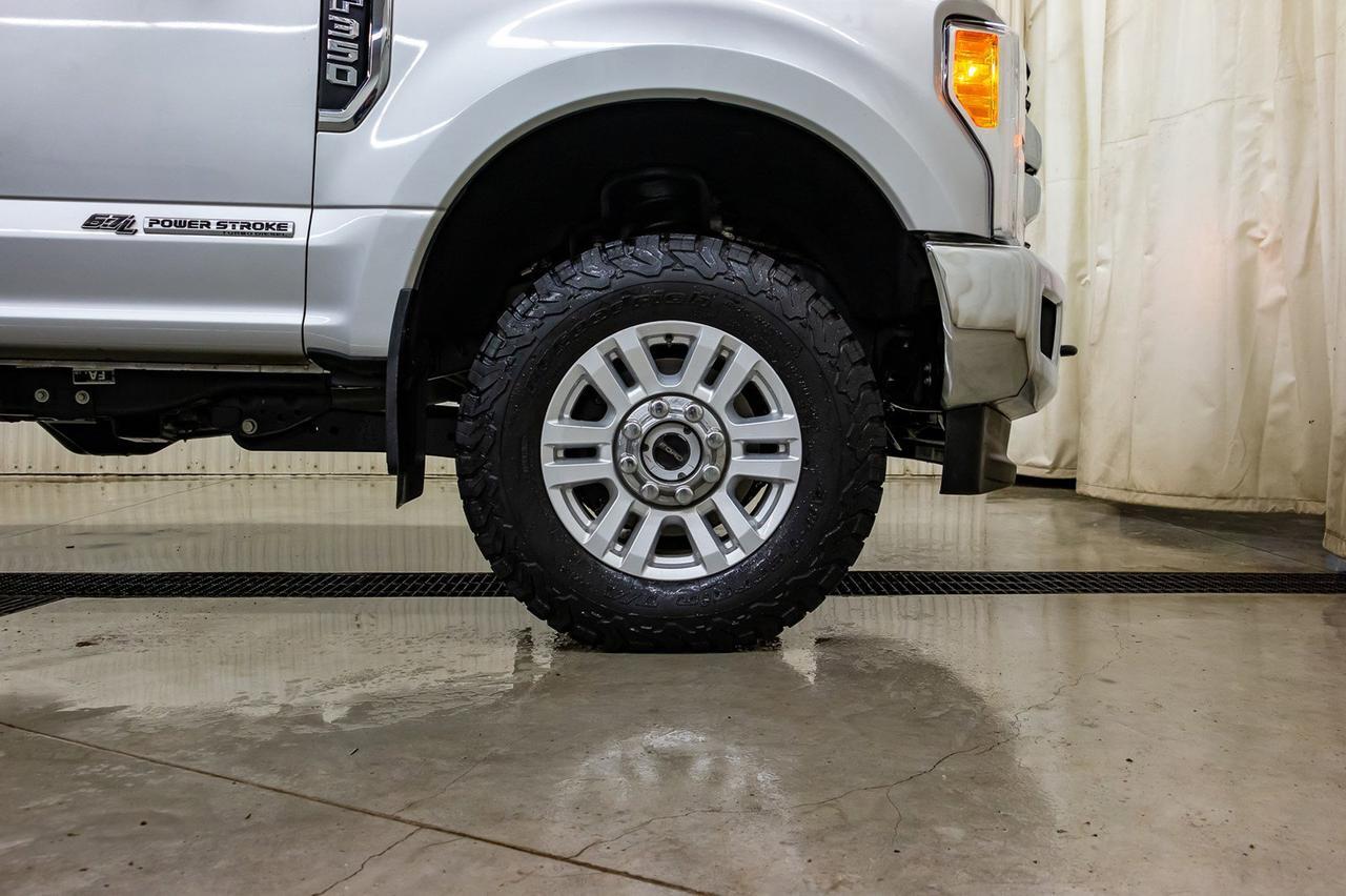 2017 Ford F-350 4x4 Crew Cab XLT FX4 Diesel Nav Red Deer AB