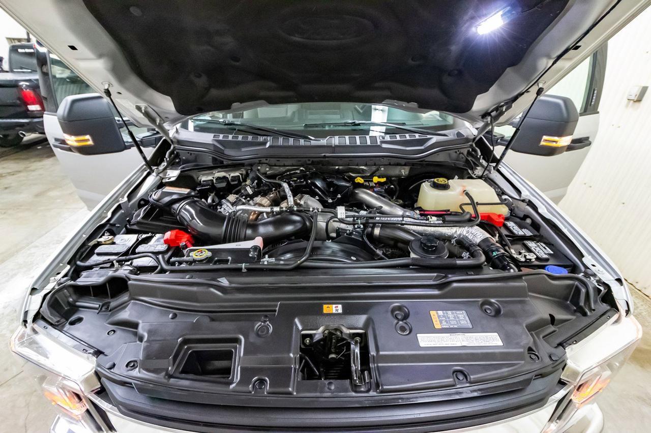 2017 Ford F-350 4x4 Crew Cab XLT FX4 Diesel Nav Red Deer AB