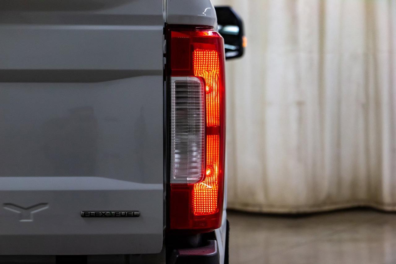 2017 Ford F-350 4x4 Crew Cab XLT FX4 LWB Bcam Red Deer AB