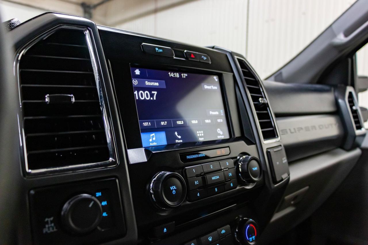 2017 Ford F-350 4x4 Crew Cab XLT FX4 LWB Bcam Red Deer AB