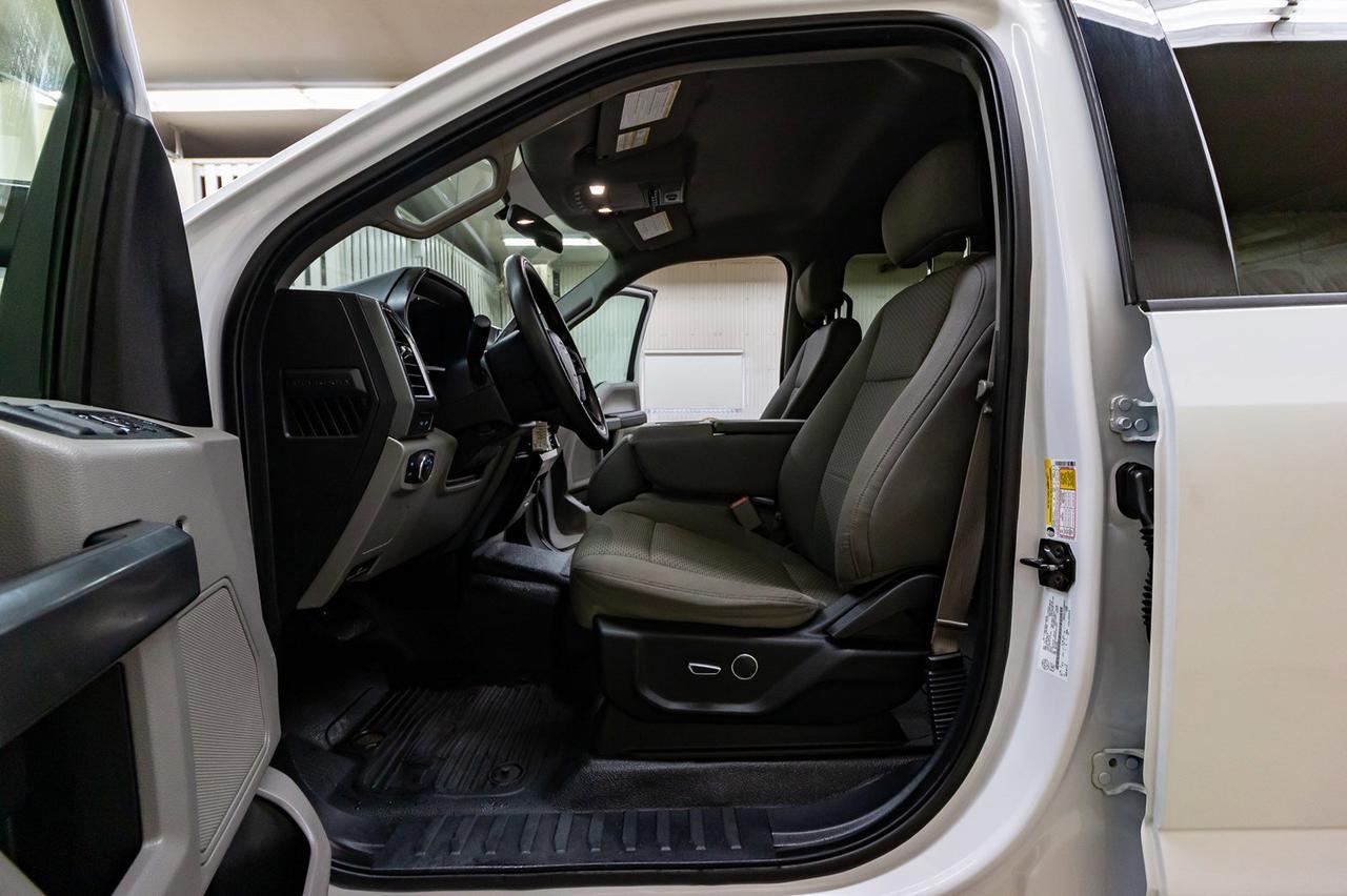 2017 Ford F-350 4x4 Crew Cab XLT FX4 LWB Bcam Red Deer AB