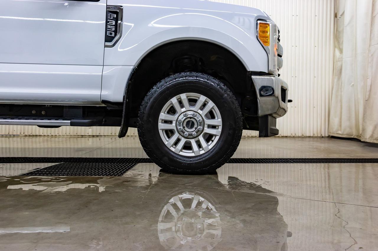 2017 Ford F-350 4x4 Crew Cab XLT FX4 LWB Bcam Red Deer AB