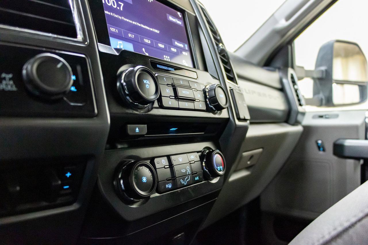 2017 Ford F-350 4x4 Crew Cab XLT FX4 LWB Bcam Red Deer AB