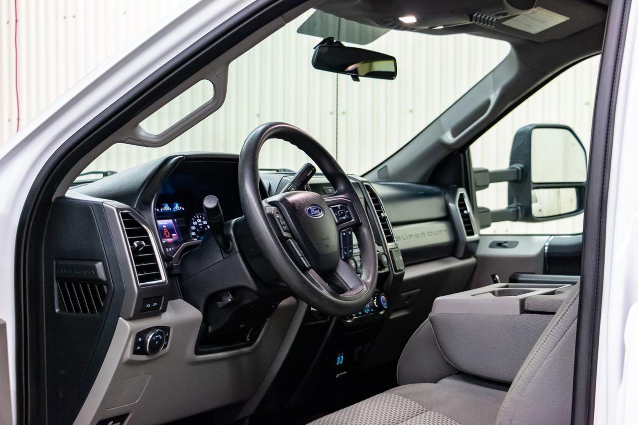 2017 Ford F-350 4x4 Crew Cab XLT FX4 LWB Bcam Red Deer AB