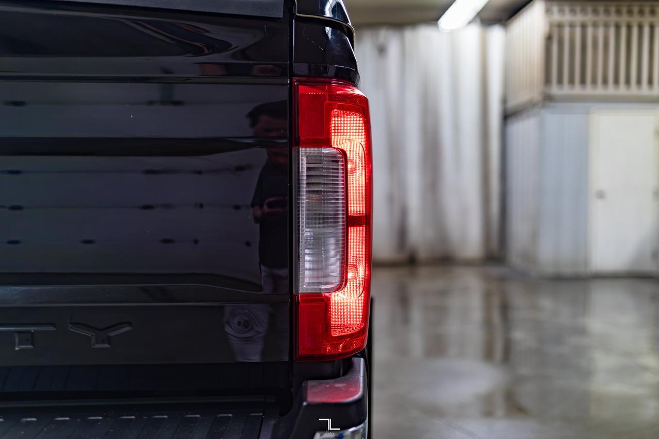 2017 Ford F-350 4x4 Crew Cab XLT Longbox Diesel PSeat BCam Red Deer AB
