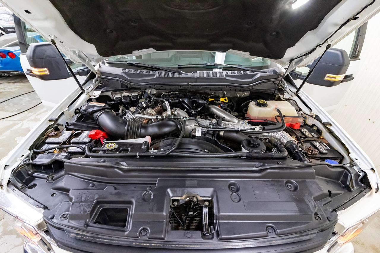 2017 Ford F-350 4x4 Crew Cab XLT Longbox Diesel Red Deer AB