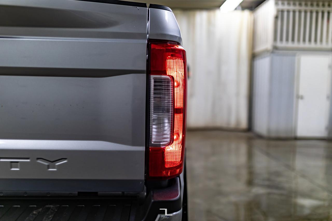 2017 Ford F-350 4x4 Crew Cab XLT Sport Diesel Leather Nav BCam Red Deer AB