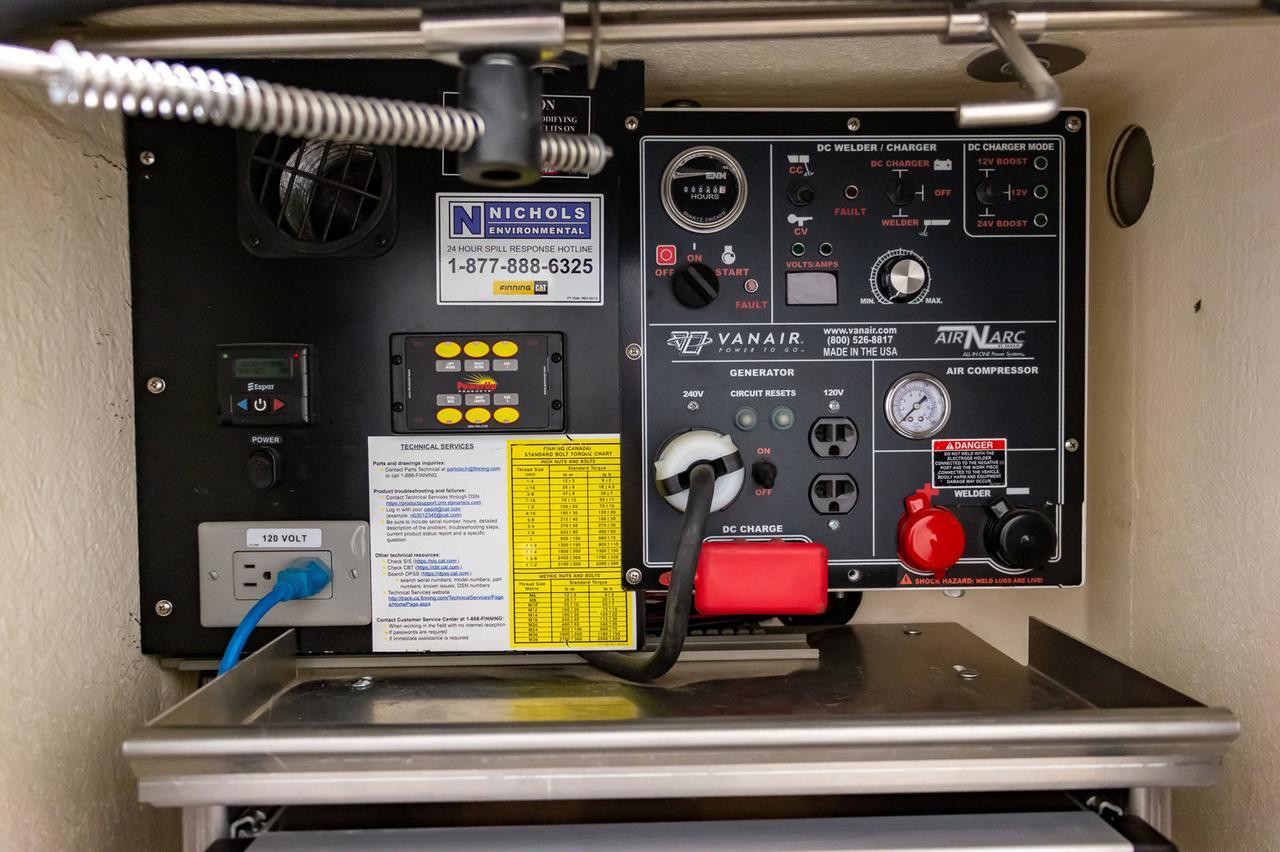 2017 Ford F-350 4x4 Super Cab XLT Service Box Red Deer AB