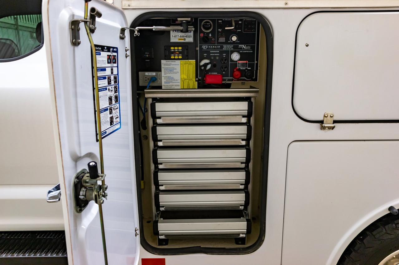 2017 Ford F-350 4x4 Super Cab XLT Service Box Red Deer AB