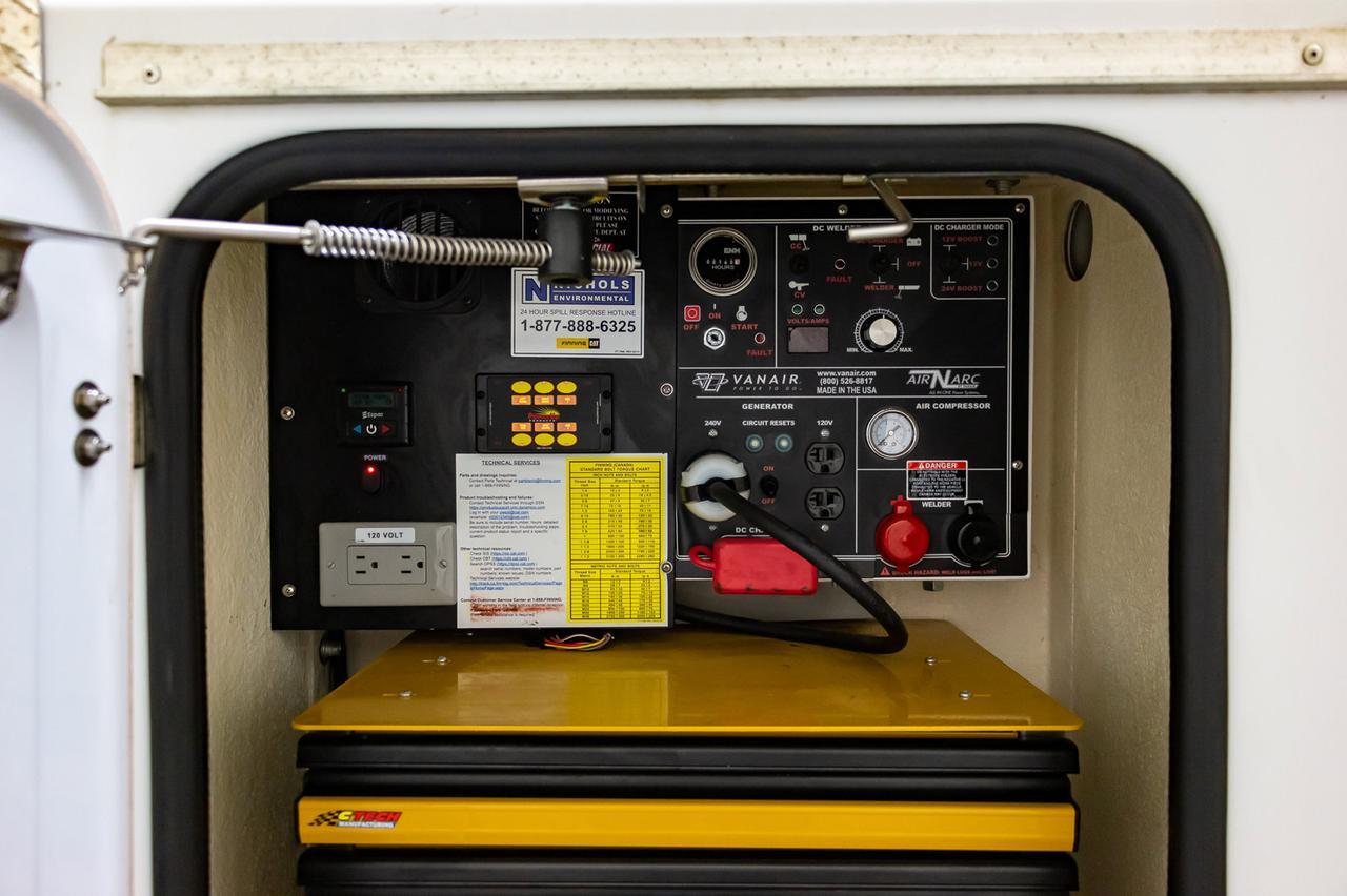 2017 Ford F-350 4x4 Super Cab XLT Service Box Red Deer AB