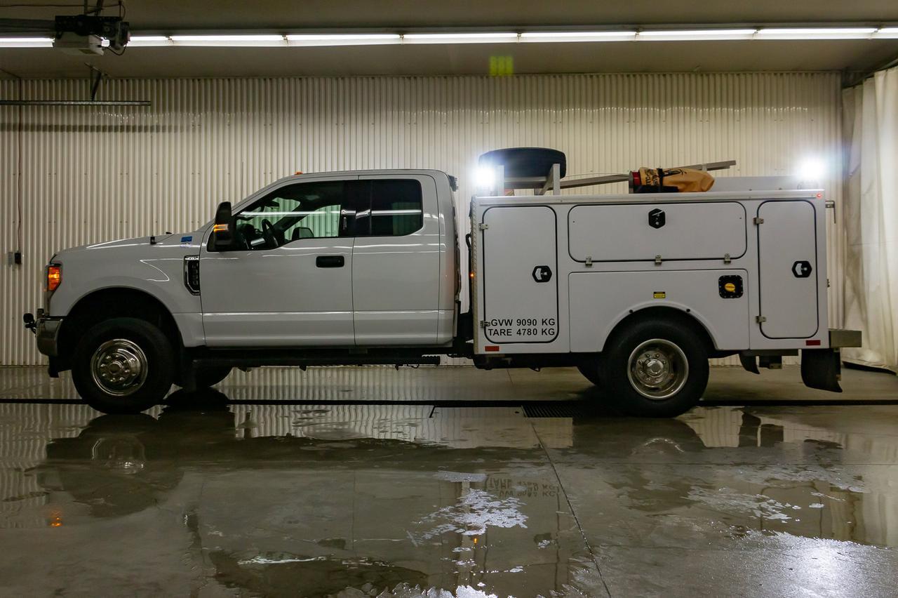 2017 Ford F-350 4x4 Super Cab XLT Service Box Red Deer AB