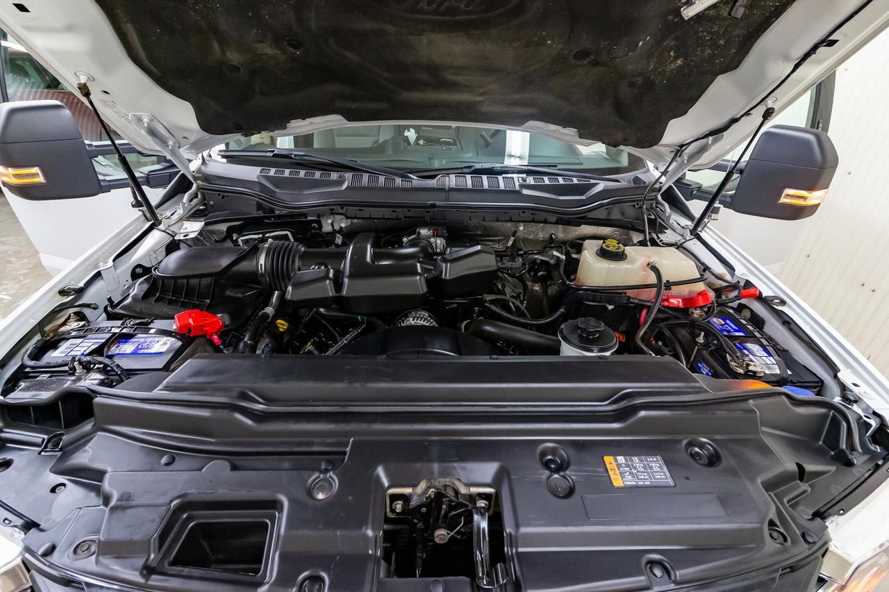 2017 Ford F-350 4x4 Super Cab XLT Service Box Red Deer AB