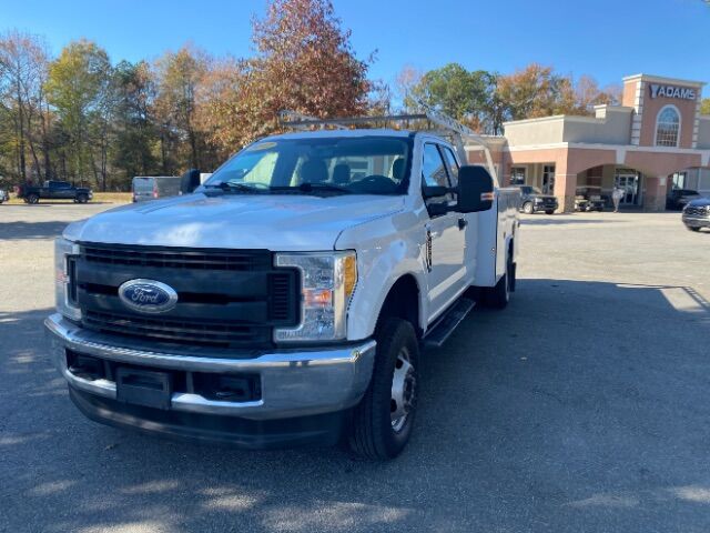 2017 Ford F-350 Chassis XL w/Rear Doors DRW