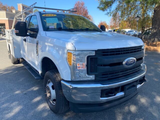 2017 Ford F-350 Chassis XL w/Rear Doors DRW